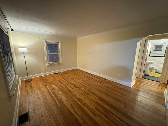 Foto del edificio - 2363 E Maple Rd