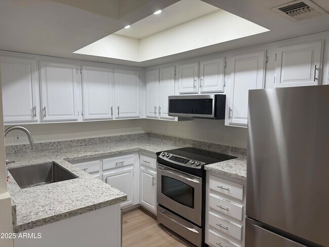 Foto del edificio - 461 W Holmes Ave