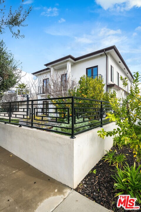 Foto del edificio - 4440 Katherine Ave