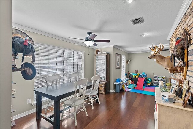 Foto del edificio - 8201 Heatherbrook Cir