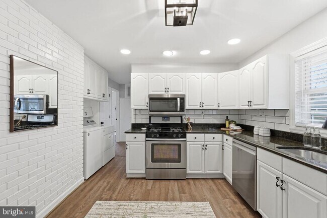 Building Photo - 5716 Crawford Dr