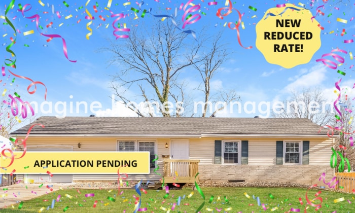Primary Photo - Gorgeous Pet-Friendly Home in Overland Park