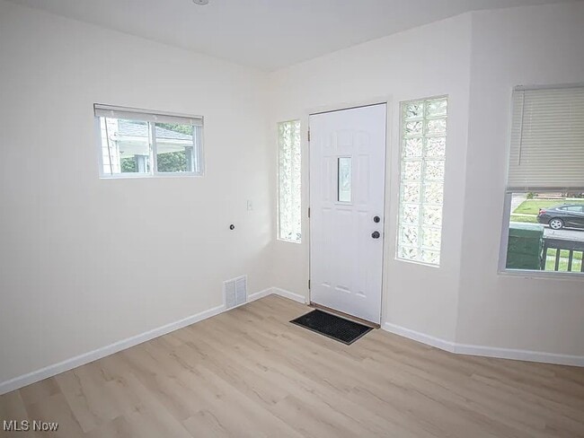 Building Photo - 3219 W 86th St