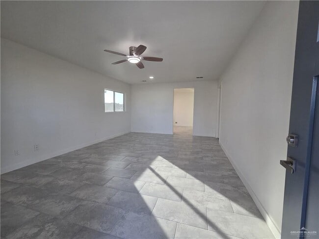 Building Photo - 15 Serg Loop