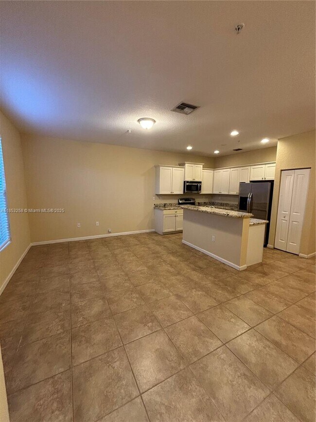 Foto del edificio - 290 SW 7th Ct