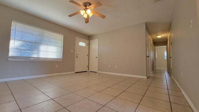 Foto del edificio - 709 Whippoorwill Ln