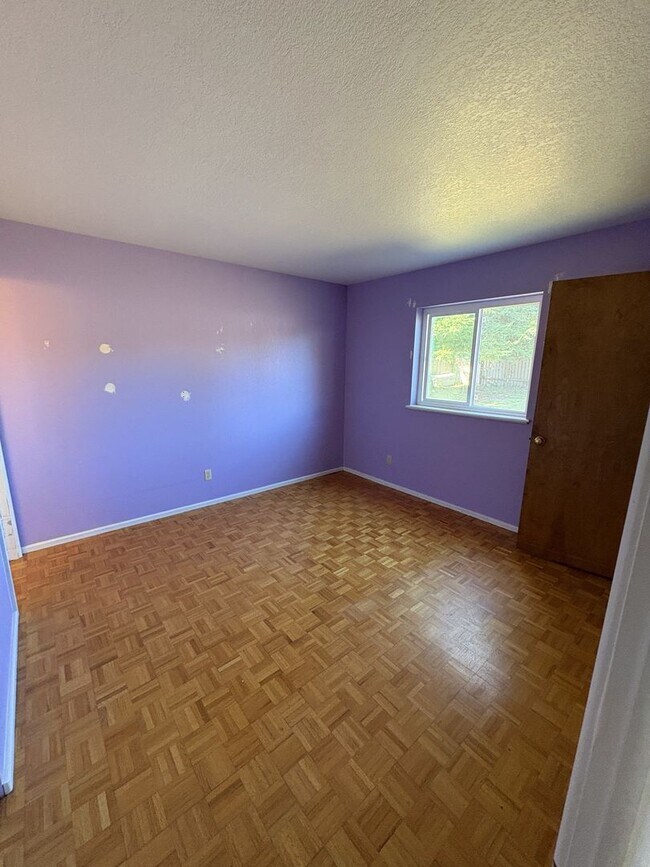 Building Photo - Three Bed Two Bath Arcata