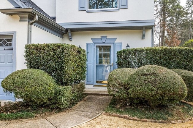 Building Photo - Spectacular John's Creek Traditional