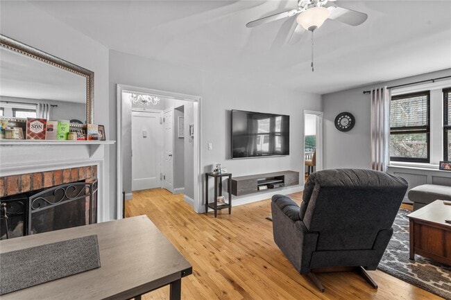 Building Photo - 68 E Hartsdale Ave