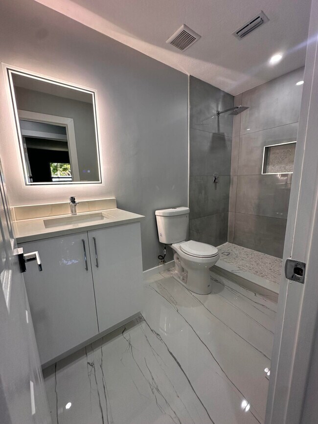 Foto del edificio - 3455-3453 3rd Pl