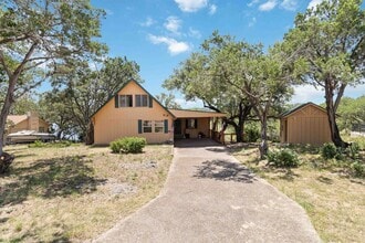 Building Photo - 2676 Woodcrest Dr