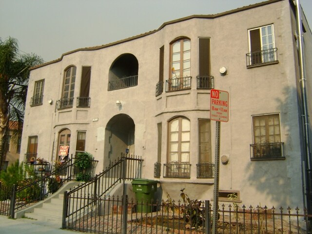 Foto del edificio - 556 N Oxford Ave