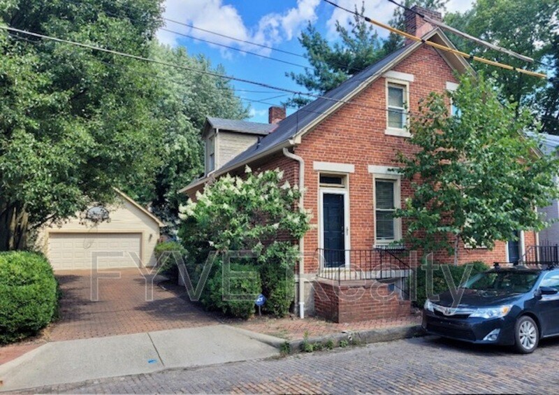 Primary Photo - 722 S Pearl St