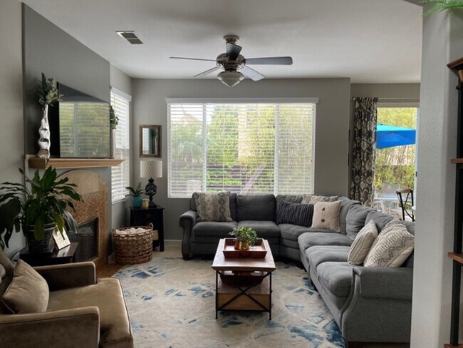 Foto del edificio - Beautiful 4 Bdrm, 2.5 Ba, Two story 1,912 ...