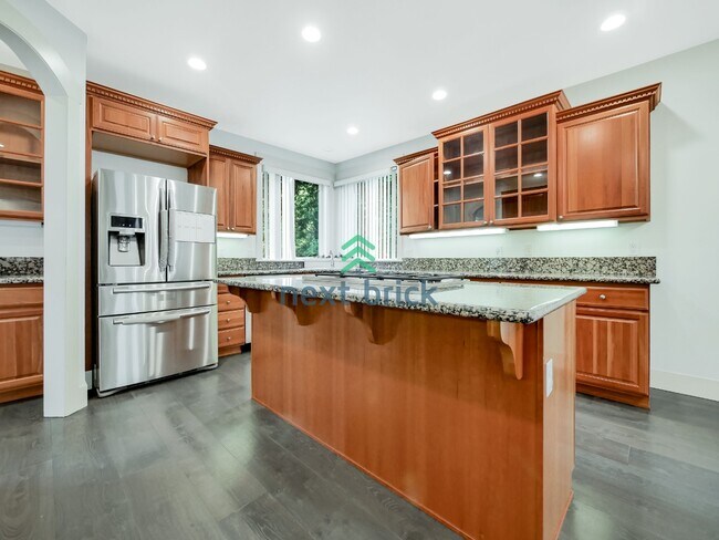 Foto del edificio - 4 bedroom, 2.5 Bathroom, 3 car garage Craftsman style home in Bellevue, WA
