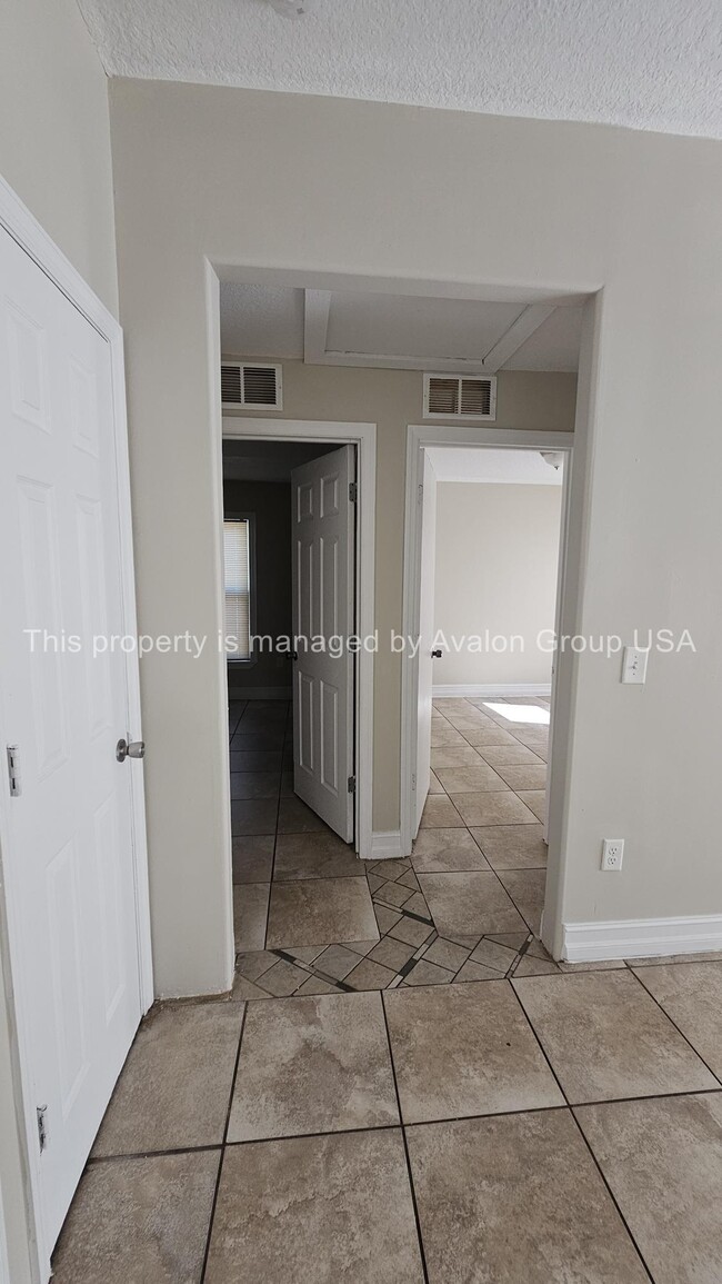 Foto del edificio - 2373 Broadway Ave