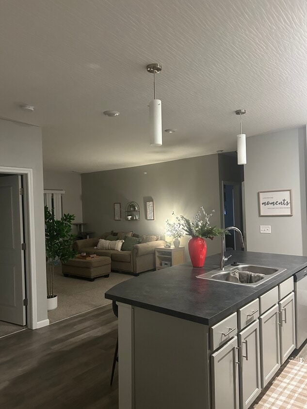 Building Photo - 1902 Miller Loop S