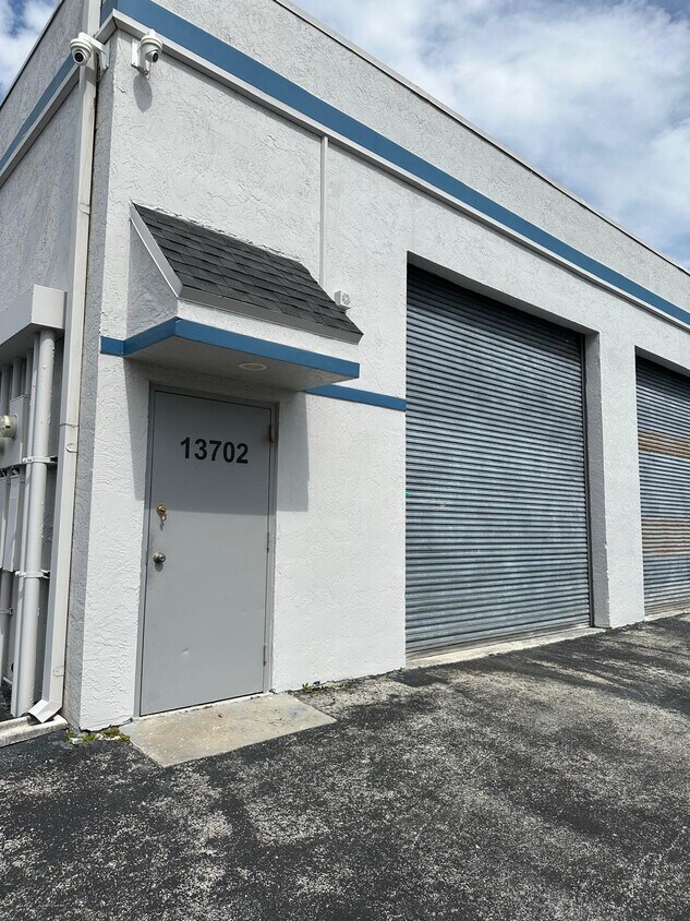 Building Photo - 13702 SW 145th Ct