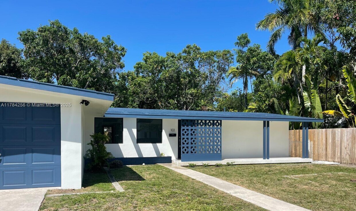 Foto principal - 103 SW 28th Rd
