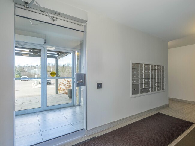 Photo du bâtiment - Baypoint Villas Apartments
