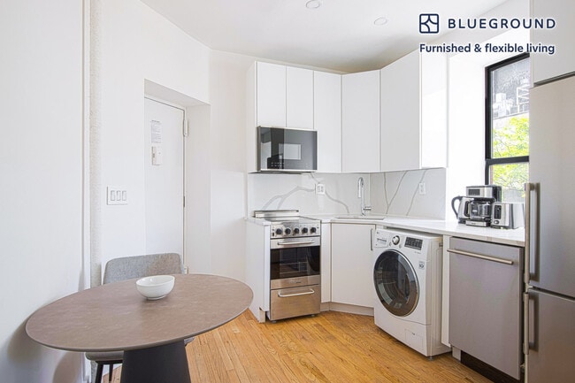 Building Photo - 363 W 17th St