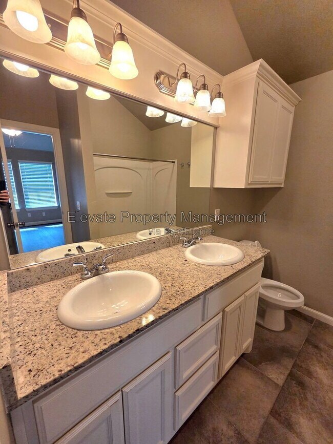 Foto del edificio - 2210 Starwood Wy
