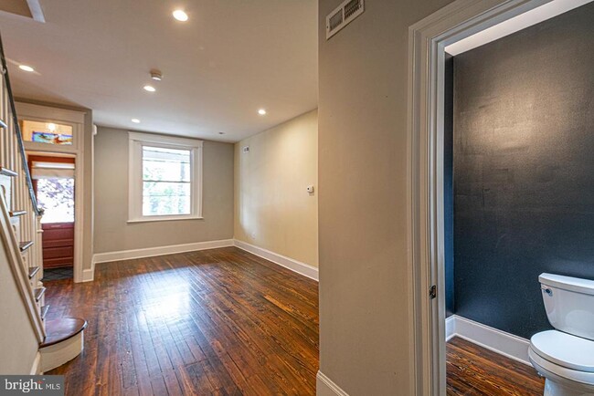Foto del edificio - 3242 Chatham St