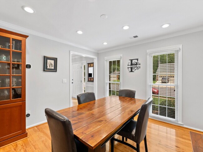 Building Photo - Your Dream Home Awaits!