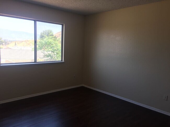 Foto del edificio - 4 br, 2.5 bath House - 14850 LONG VIEW DR