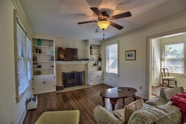 Foto del edificio - 1563 Fernando Dr