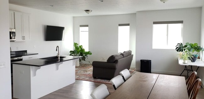Building Photo - 15291 S Tack Way