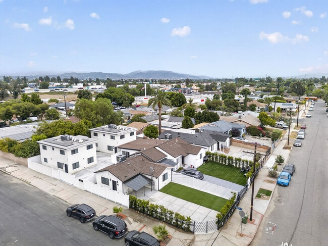 Building Photo - 9614 Bartee Ave