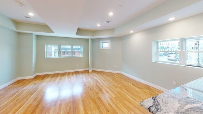 Building Photo - 200 L St