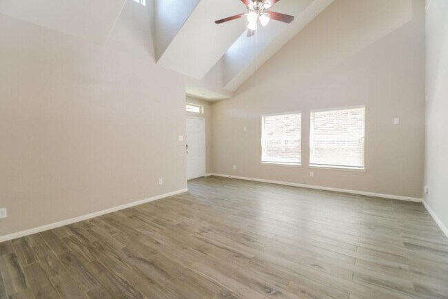 Foto del edificio - 5106 Bay Ln