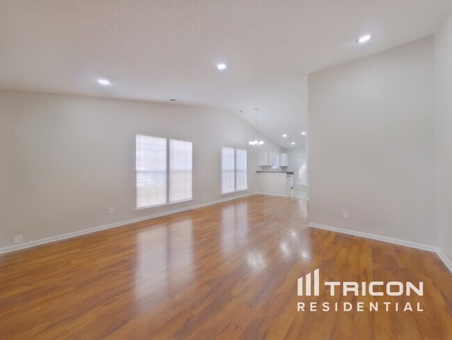 Foto del edificio - 3027 Salmon River Dr