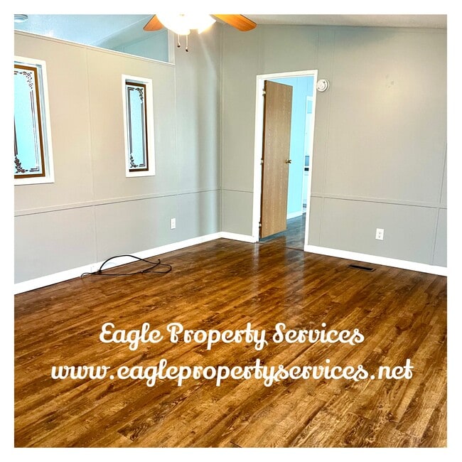 Foto del edificio - 308 Rolling Hills Rd