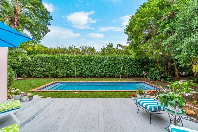 Foto del edificio - 210 Debra Ln