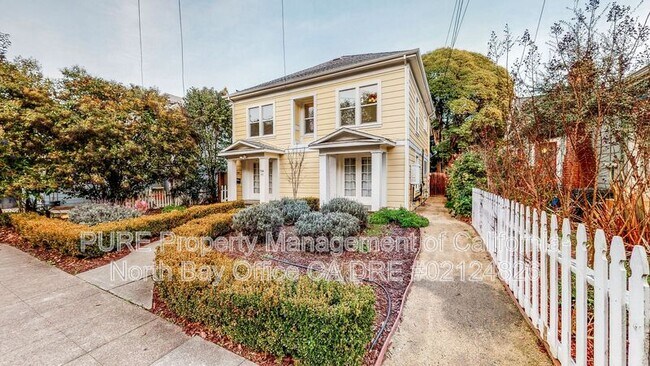 Building Photo - 738 Morgan St