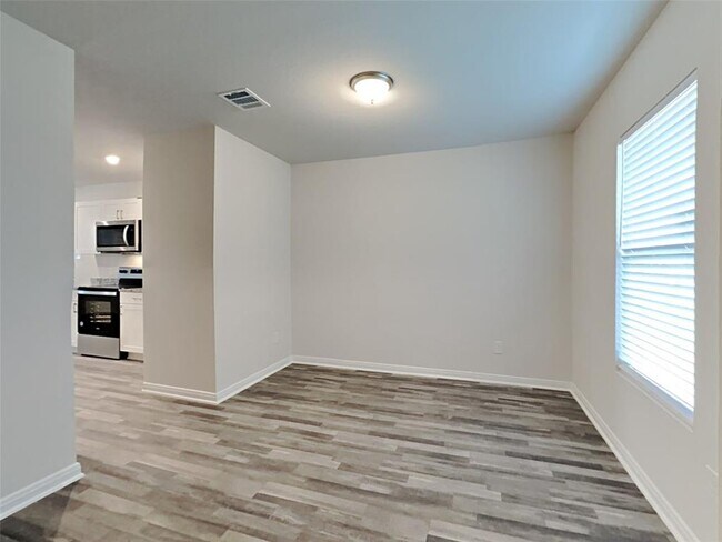 Building Photo - 10122 Cerritos dr