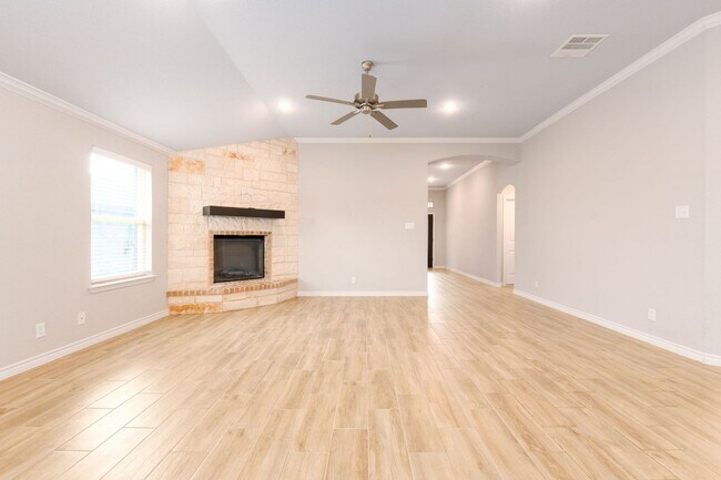 Foto del edificio - 3 Bdrm 2 Bath in Belton
