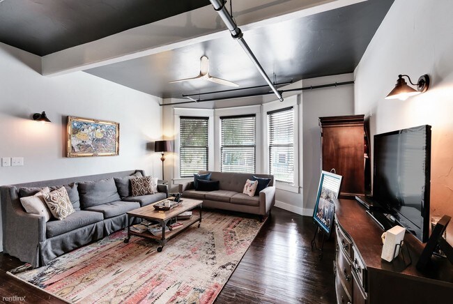 Building Photo - 3 br, 2 bath  - 201 E Courtland #101