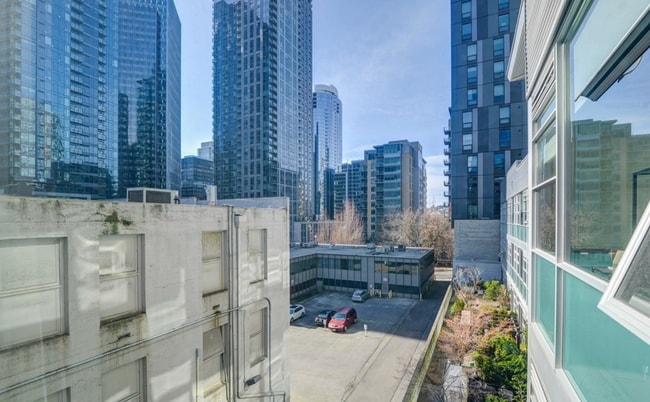 Building Photo - 2015 Terry Ave