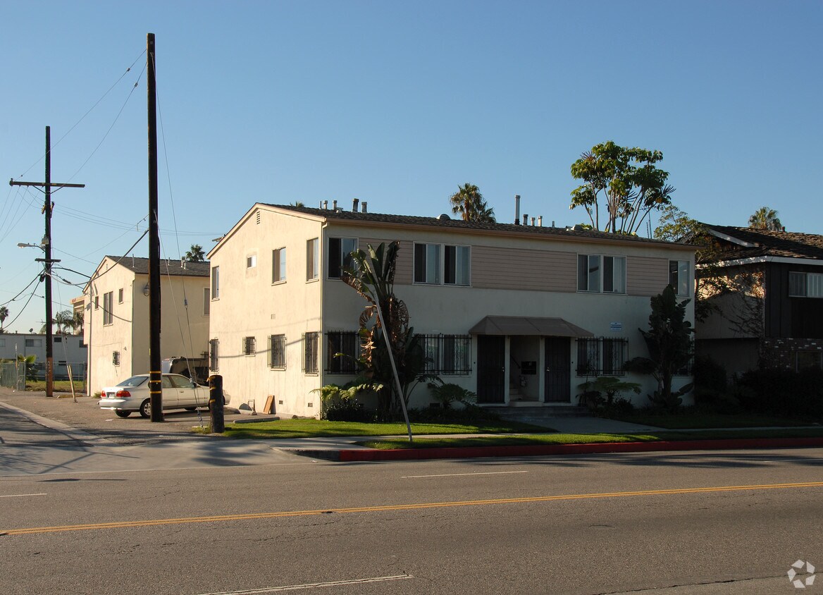 Primary Photo - 5812 Arbor Vitae St