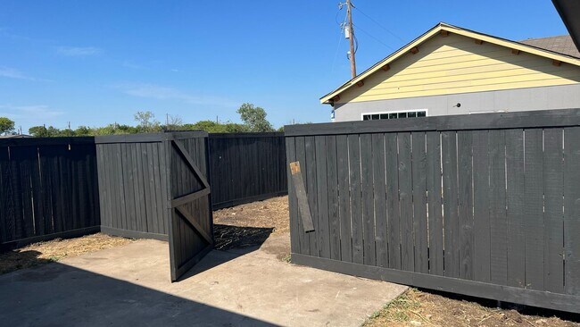 Foto del edificio - 512 Stoney Acres