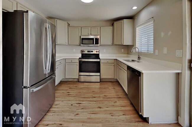 Foto del edificio - 12333 W Rosewood Dr