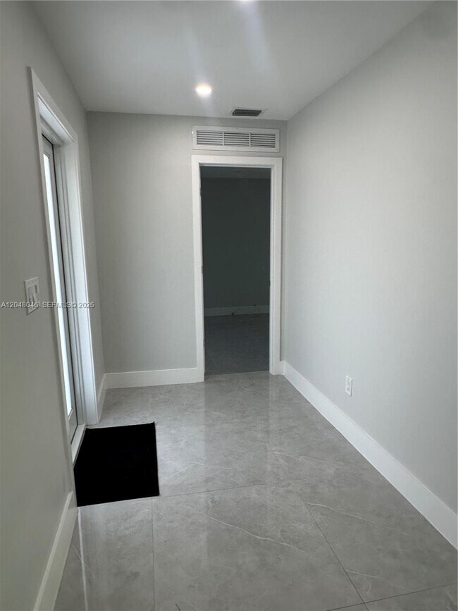 Foto del edificio - 10790 SW 66th Dr