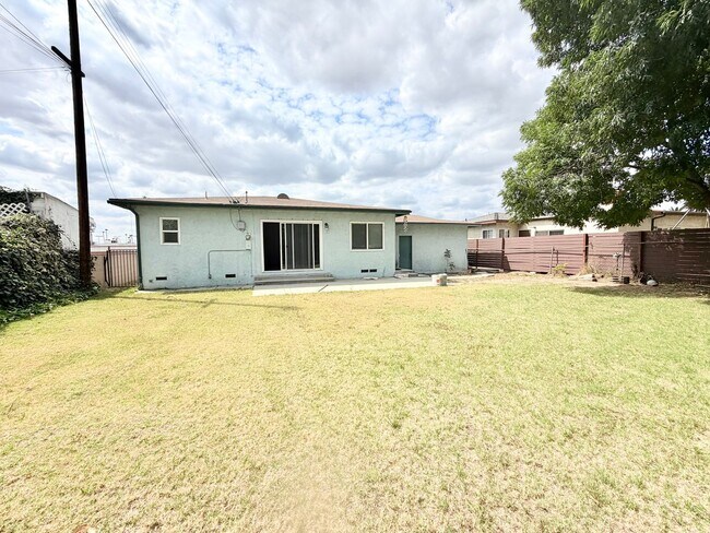 Foto del edificio - Newly Refreshed 3 bedroom 2 bathroom Home