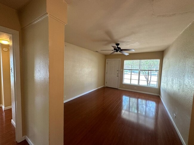 Building Photo - 2-BEDROOM DUPLEX IN WILSHIRE TERRACE