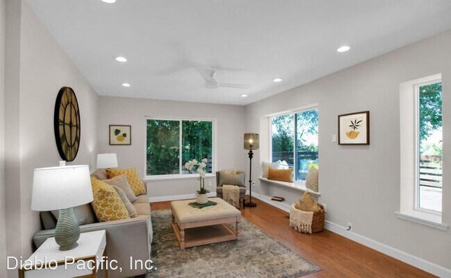 Foto del edificio - 3 br, 2 bath House - 2080 Essenay Ave