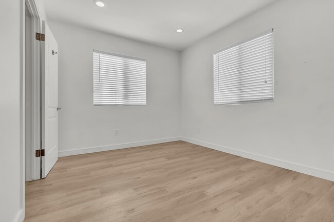 Building Photo - 1846 S Curson Ave